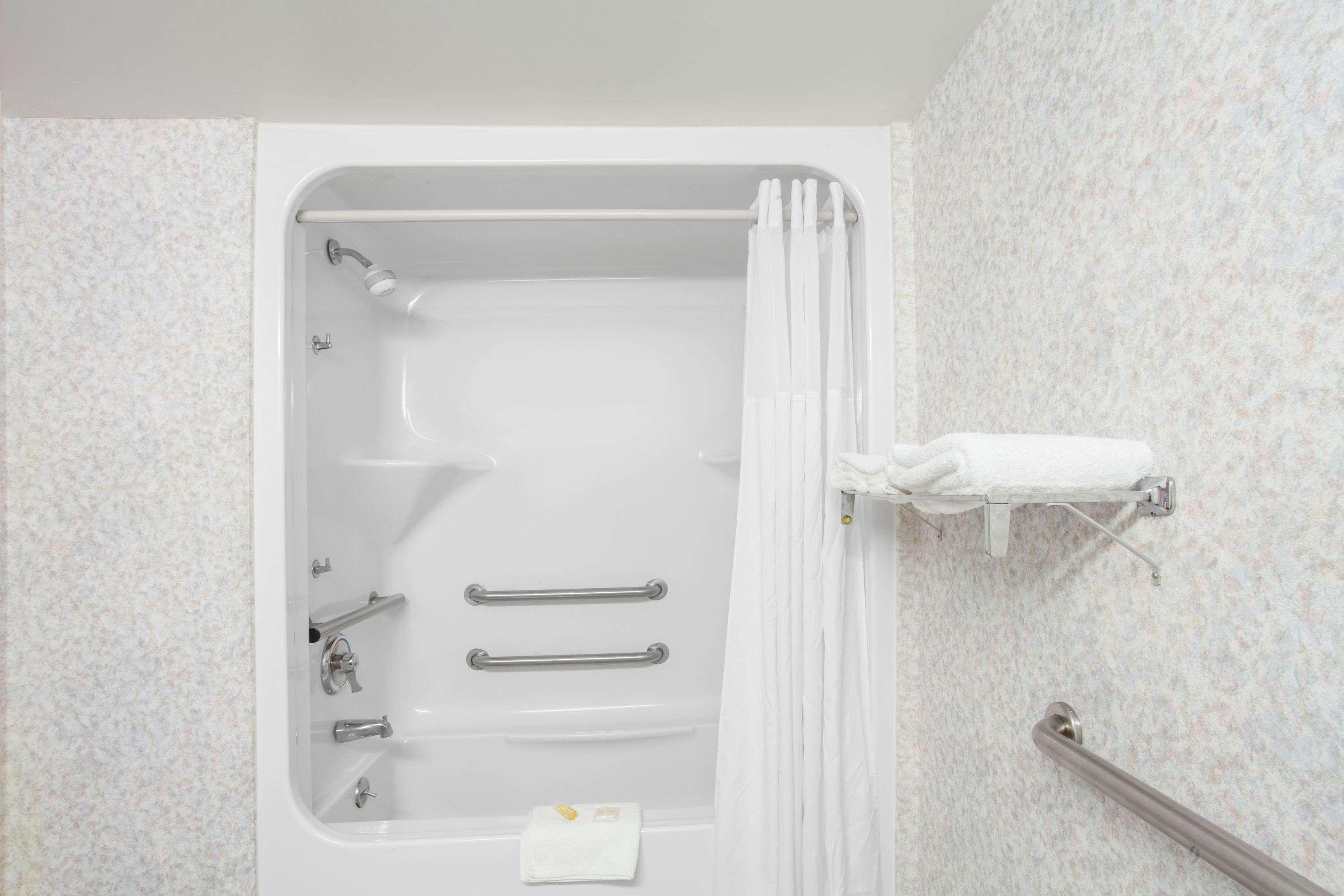 Days Inn By Wyndham Saint Pauls Ngoại thất bức ảnh