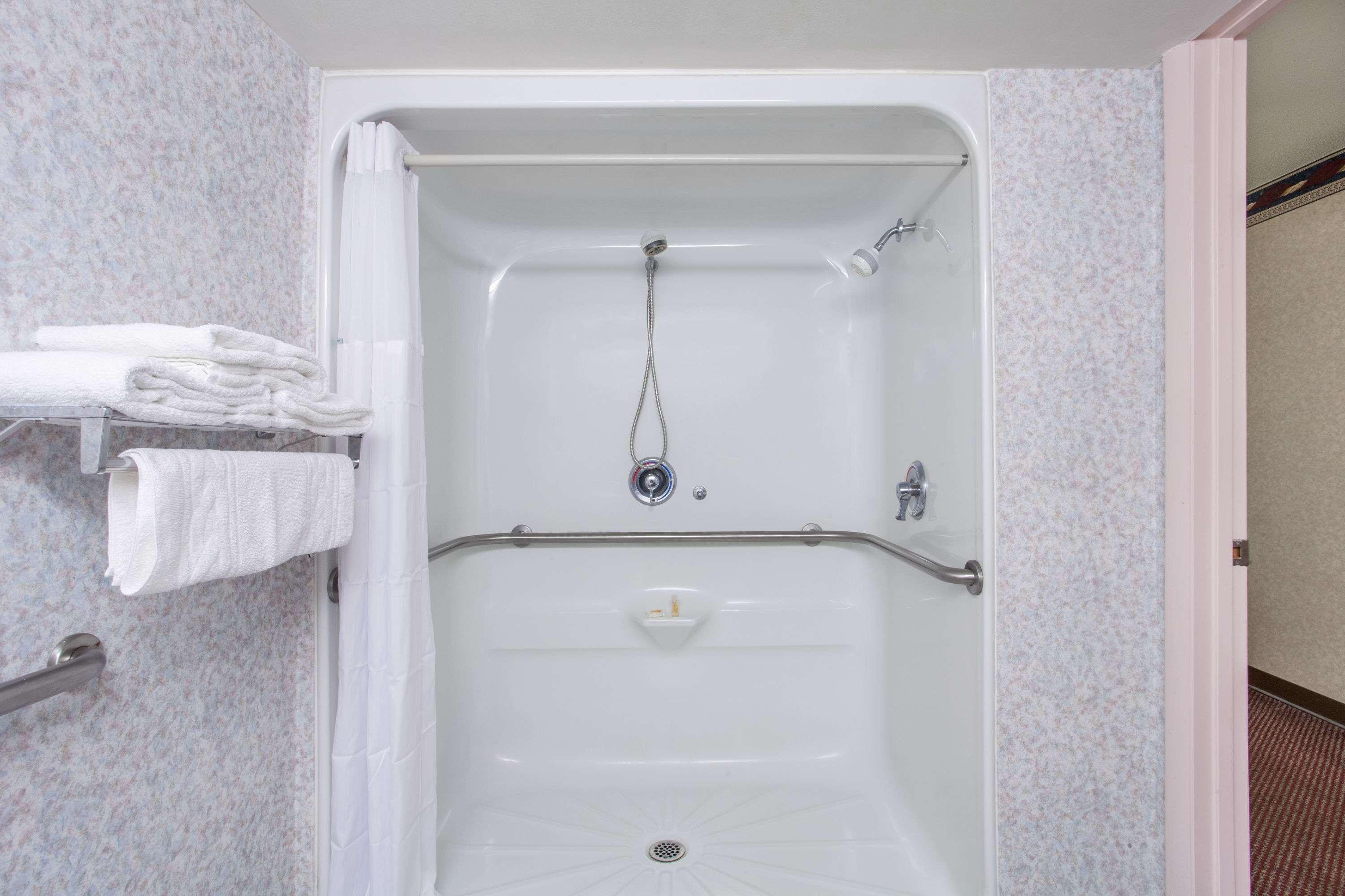Days Inn By Wyndham Saint Pauls Ngoại thất bức ảnh