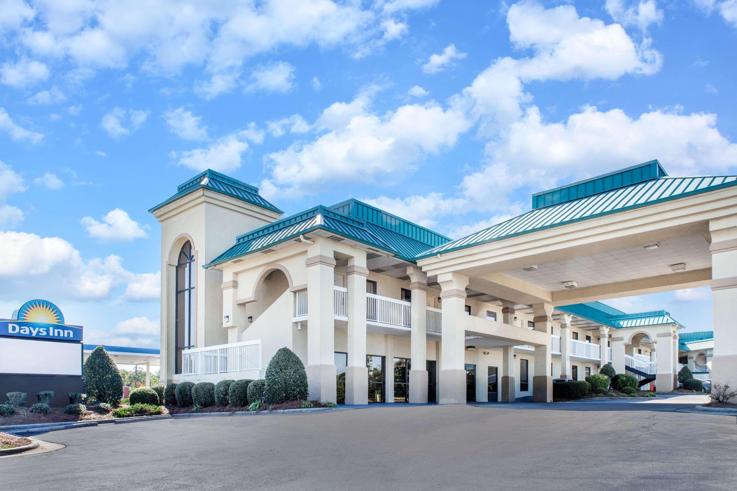Days Inn By Wyndham Saint Pauls Ngoại thất bức ảnh