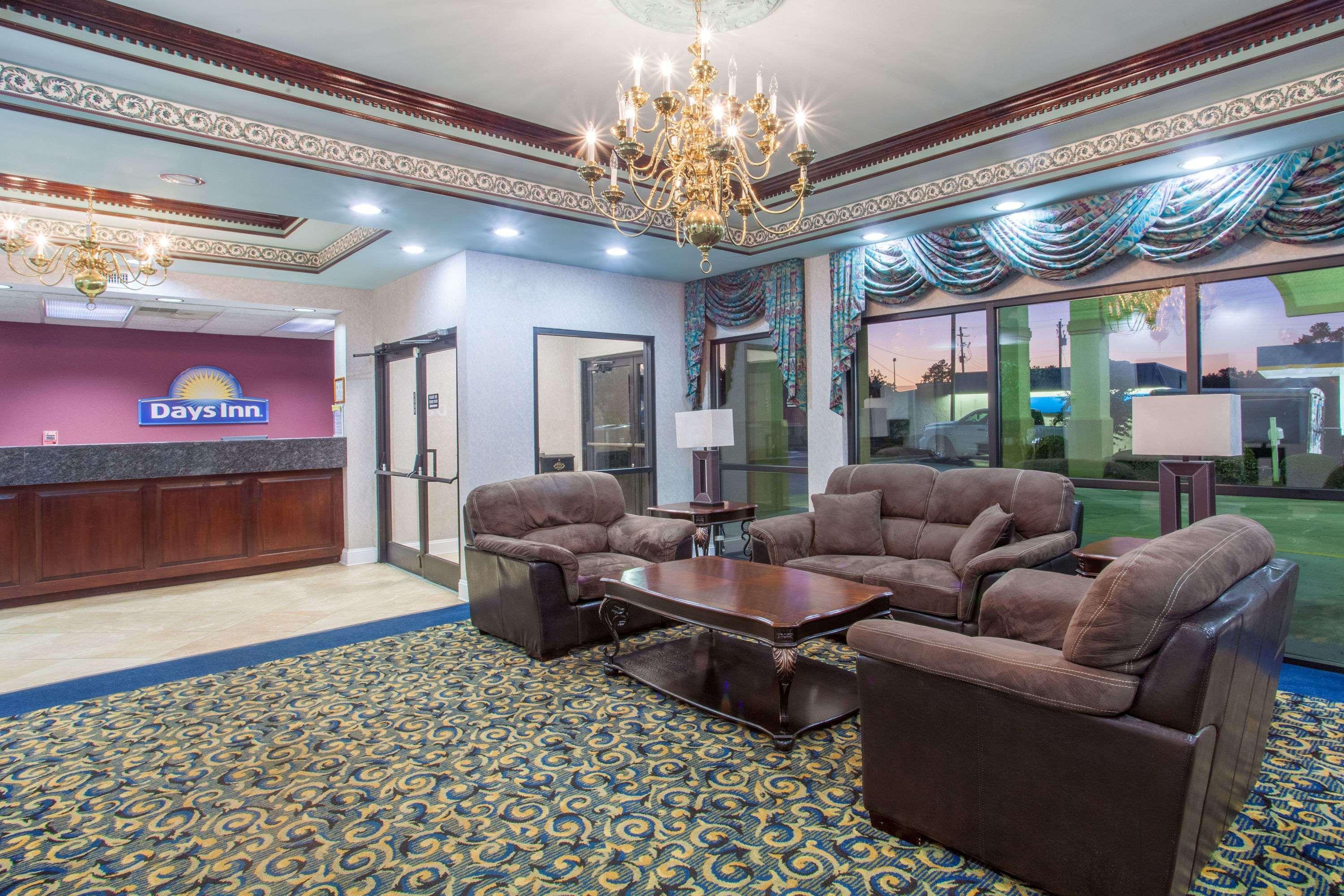 Days Inn By Wyndham Saint Pauls Ngoại thất bức ảnh