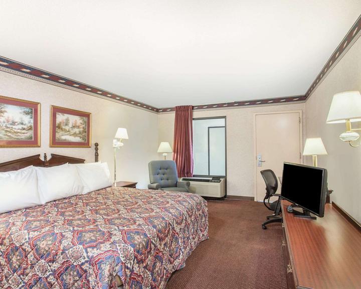 Days Inn By Wyndham Saint Pauls Ngoại thất bức ảnh